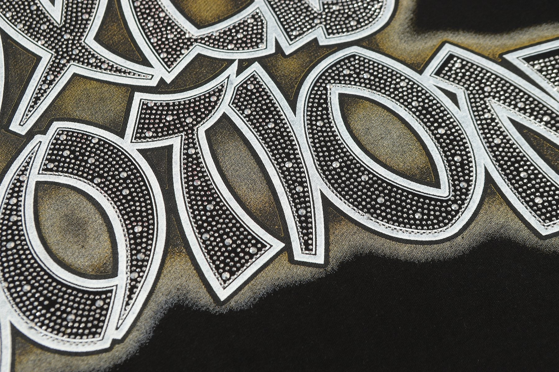 MIXED EMOTION Angel Beach Graphic T-Shirt — detail