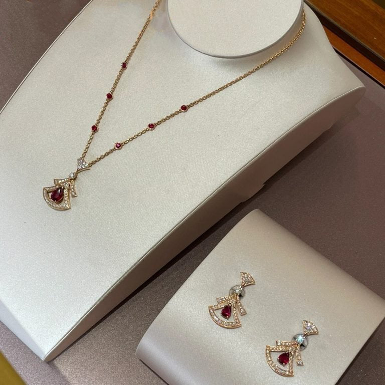 Bvlgari Dream Necklace Carnelian Cubic Zirconia Pink Gold